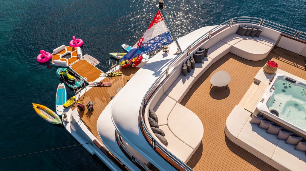 24. ALFA MARIO Anchored