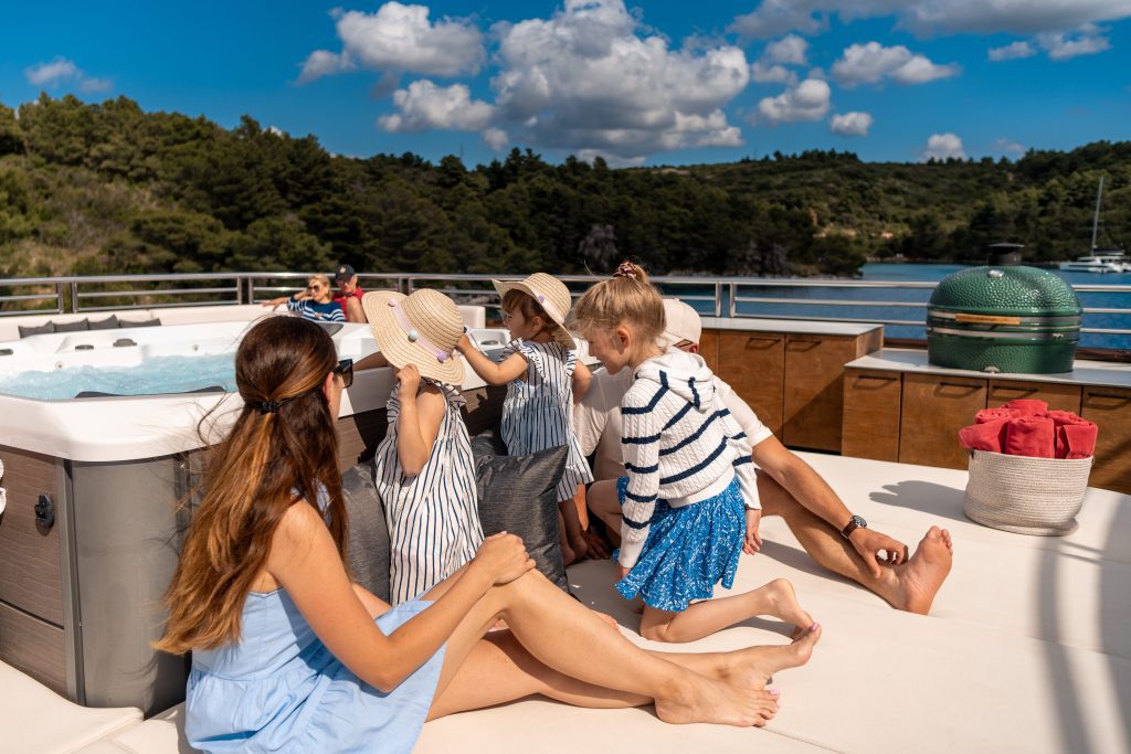 757501224-alfa-mario-lifestyle-exterior2025-14