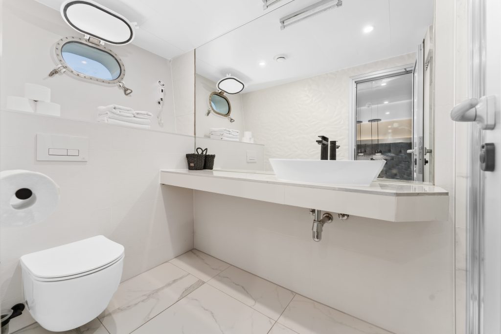 86. ALFA MARIO Double cabin en suite - Lower deck